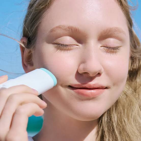 SKIN 1004 - Madagascar Centella Hyalu-Cica Silky-Fit Sun Stick - 20 gr